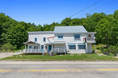 101-101C Ch. de Lac-Ste-Marie 