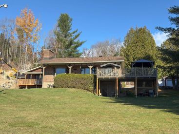 900 Place Passaretti 