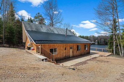 9437 Ch. du Lac-des-Loups 
