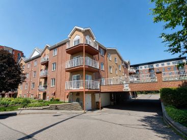 240 Boul. de l'Hôpital 48 — photo 1