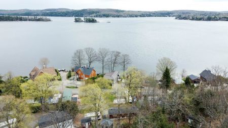 1084 Ch. du Tour-du-Lac 9