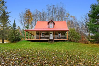 689 Ch. du Lac-Cayamant 