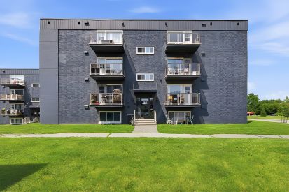 90 Rue Front 402 — photo 1