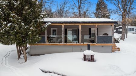 1084 Ch. du Tour-du-Lac 10