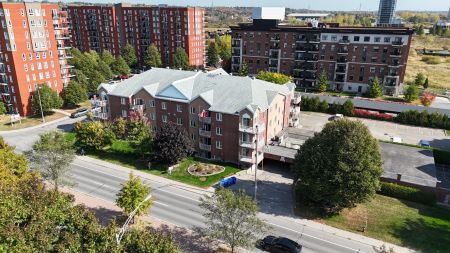 240 Boul. de l'Hôpital 12 — photo 1