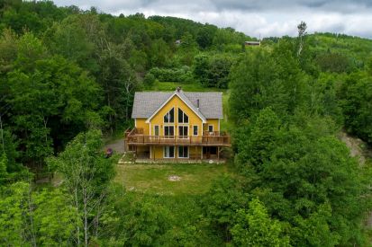 1221 Ch. du Tour-du-Lac 