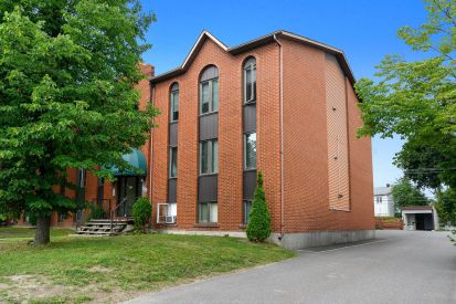 353 Boul. de l'Hôpital 4