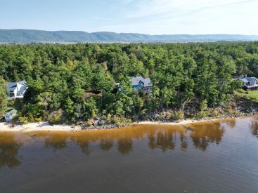 145 Ch. de la Pointe-aux-Roches 