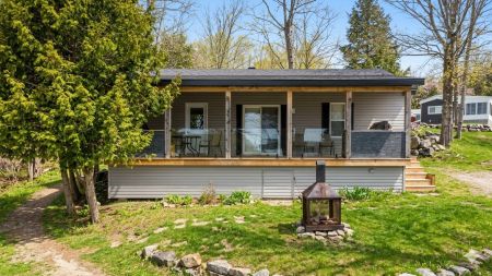 1084 Ch. du Tour-du-Lac 10