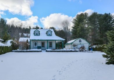 893 Ch. du Tour-du-Lac 