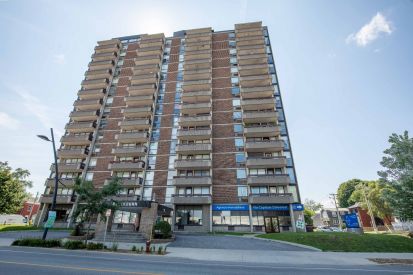 295 Boul. St-Joseph 404