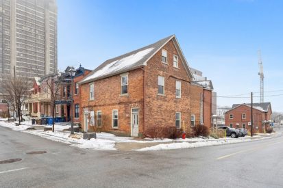 141-143 Rue Champlain 