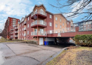 240 Boul. de l'Hôpital 48