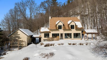 402 Ch. de la Montagne 