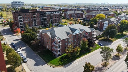 240 Boul. de l'Hôpital 34 — photo 1