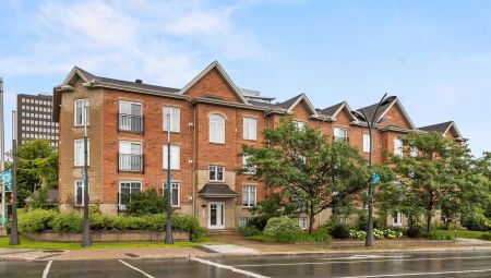 294 Boul. Maisonneuve 1