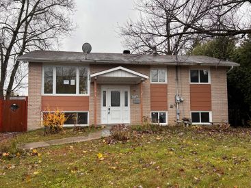 1302 Boul. St-René E. 