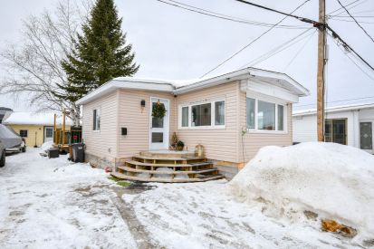 1762 Boul. Maloney E. 