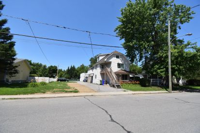 695-699 Rue Maple 