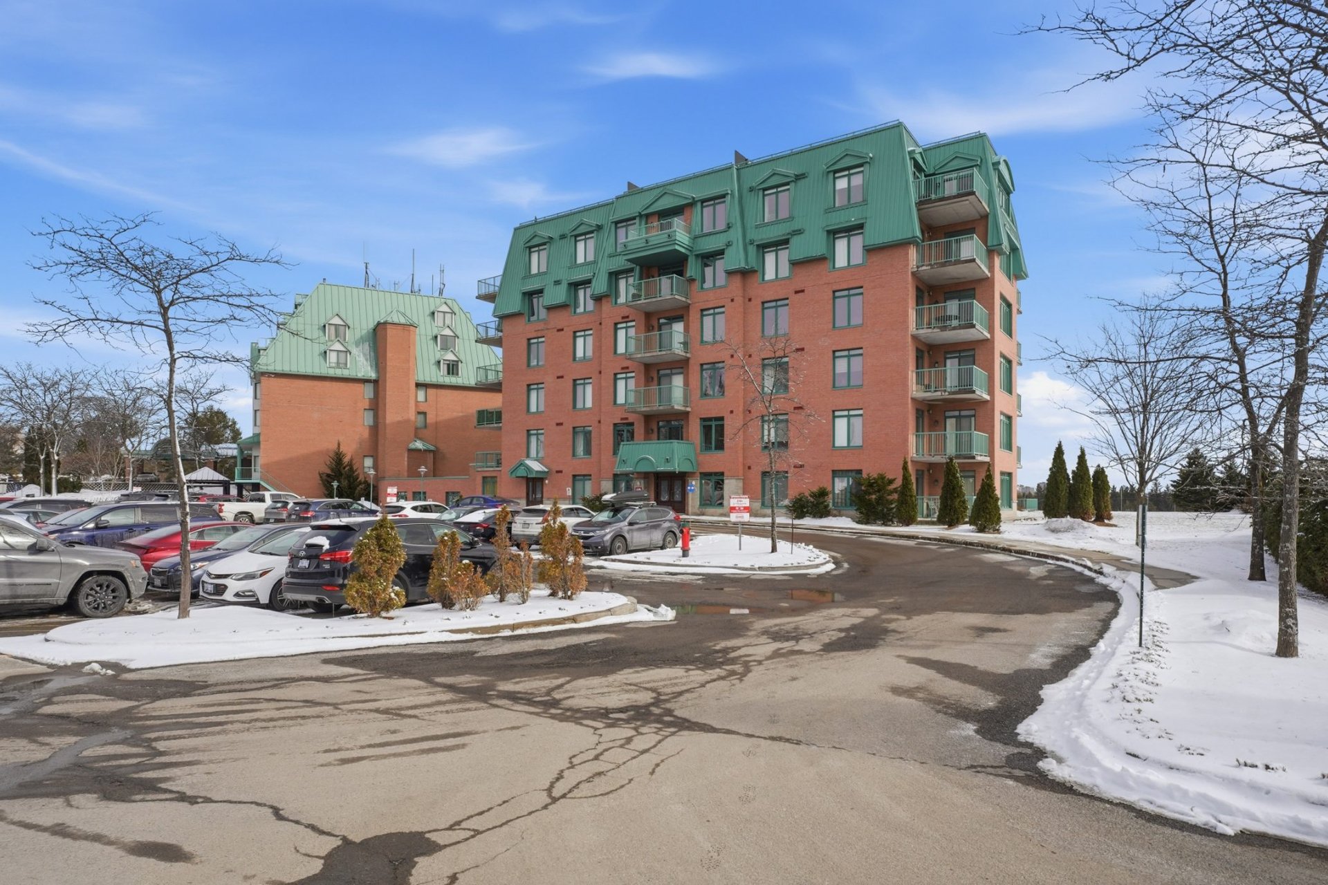 1160 Ch. d'Aylmer 403