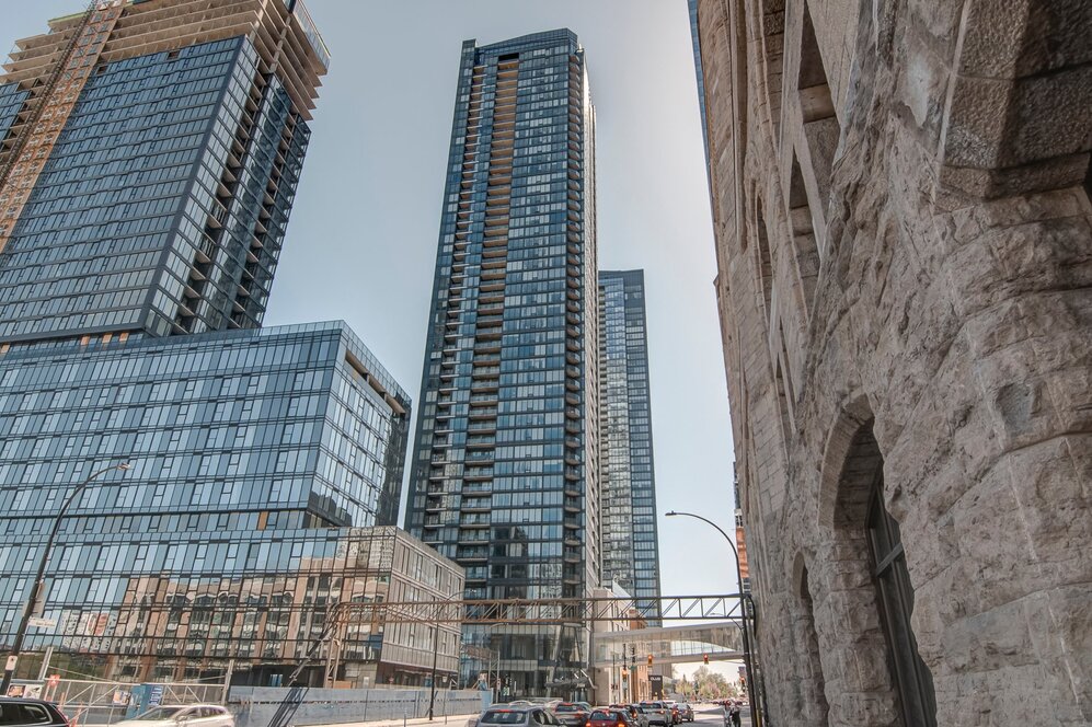 1188 Rue St-Antoine O. 4702