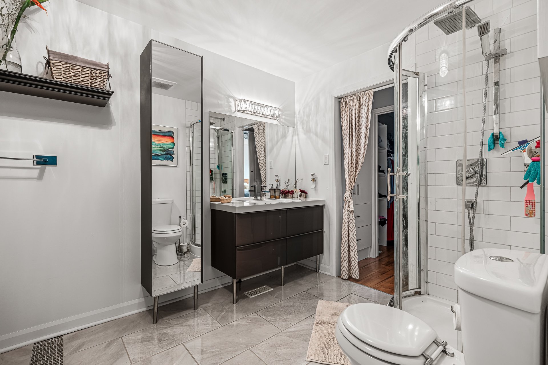 Ensuite bathroom