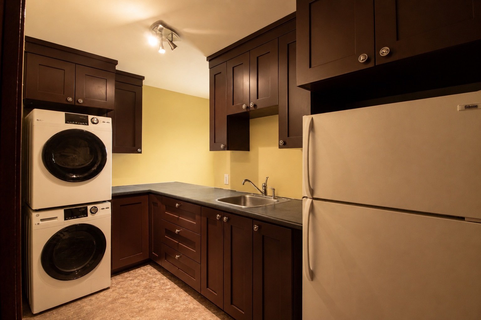 Kitchenette - Laundry room
