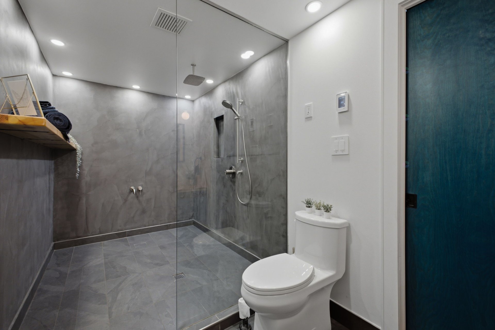 Certaines unités avec bain et douche!