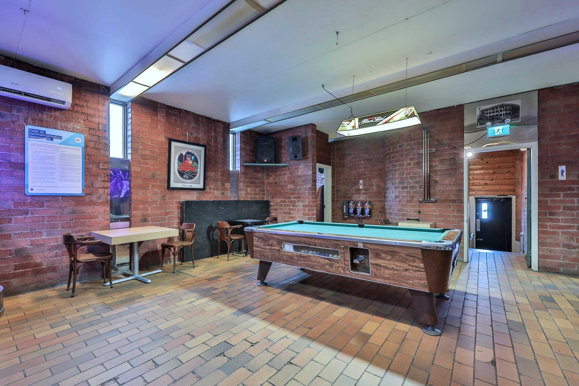 Bar