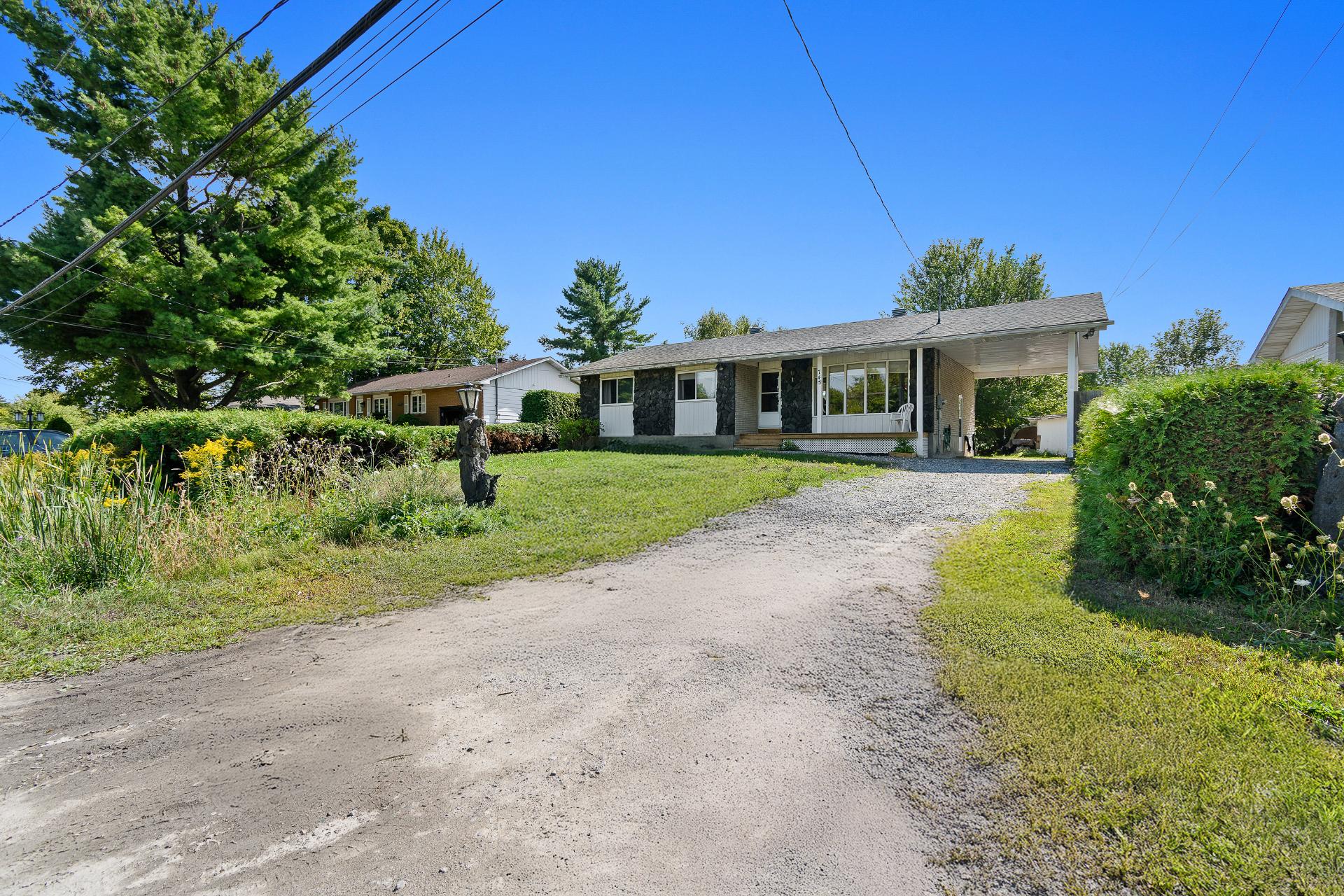 Façade - Cette photo a été retouchée numériquement.