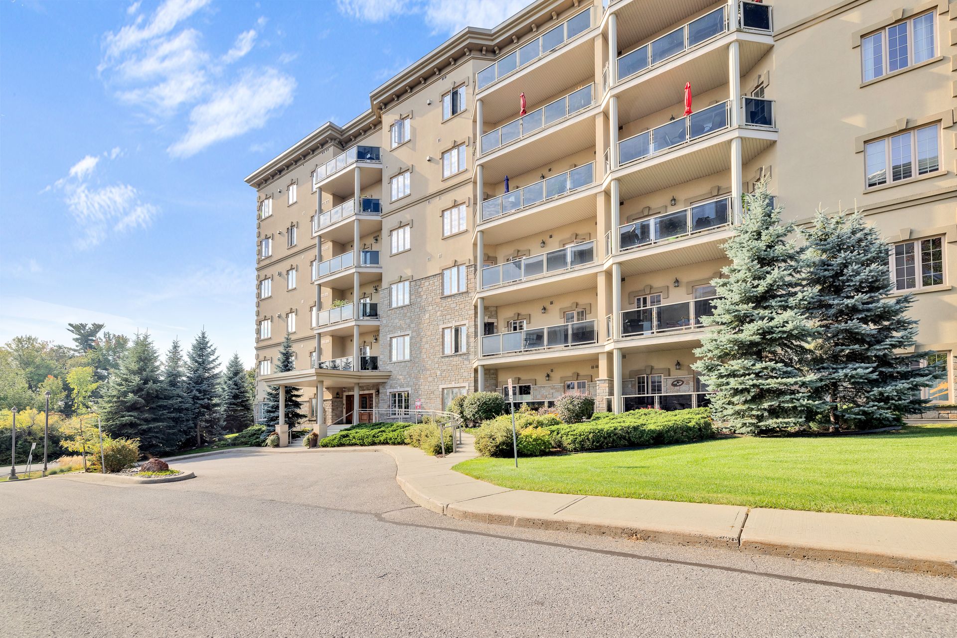 150 Boul. de Lucerne 301