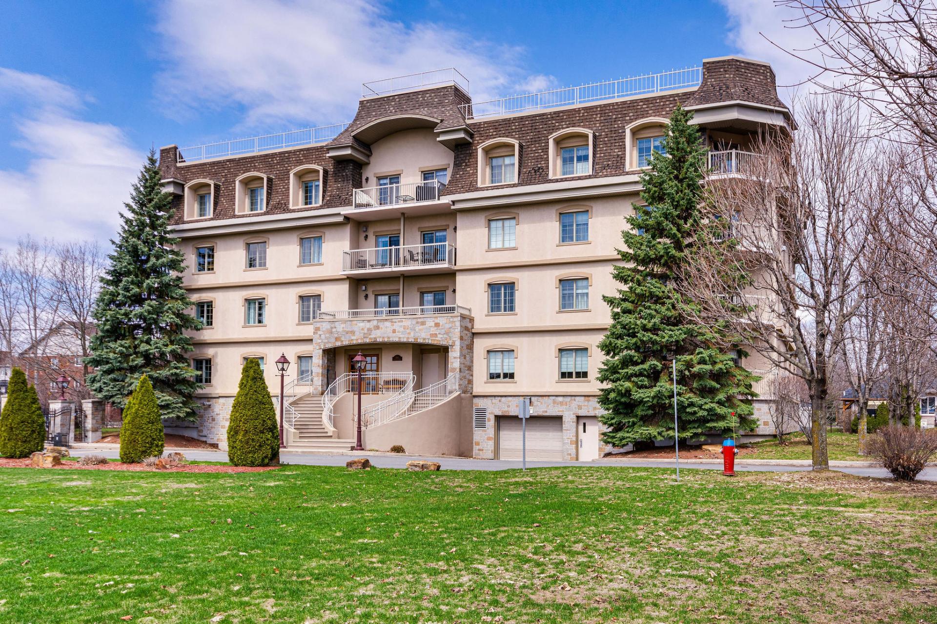 564 Boul. de l'Hôpital 301