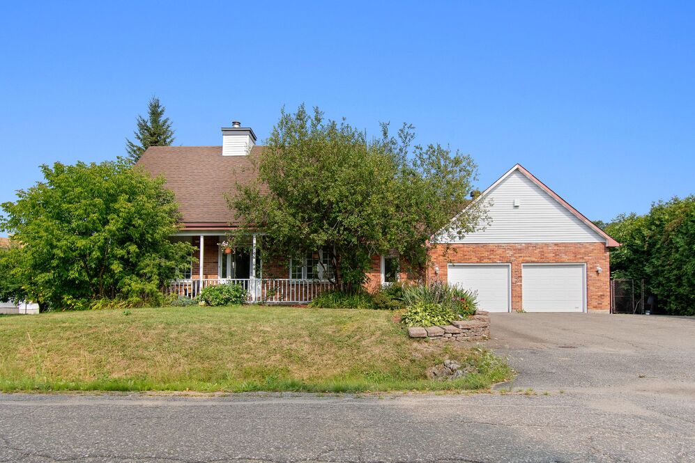 1439 Rue Rolland 