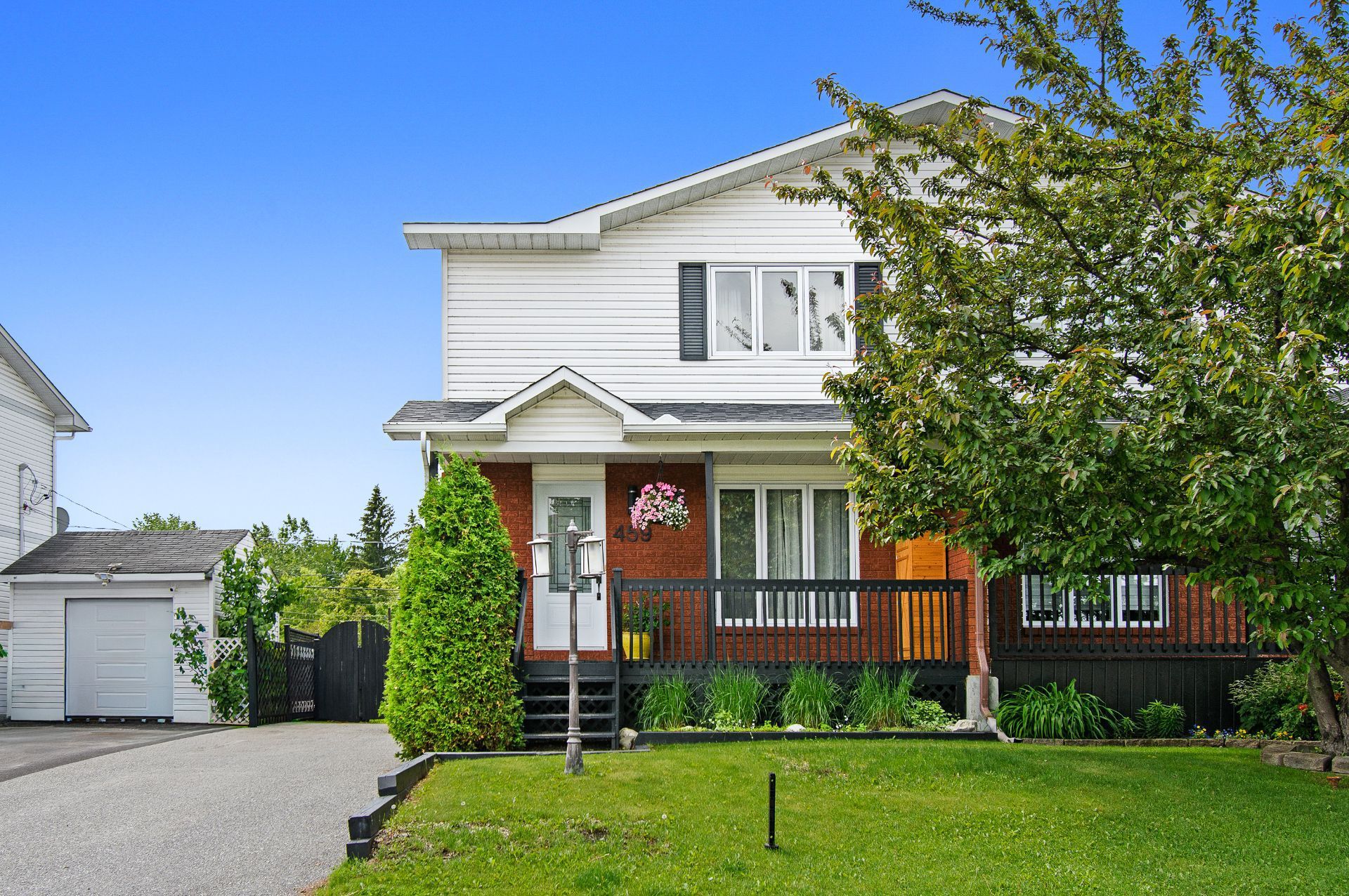 459 Rue de Castillon 