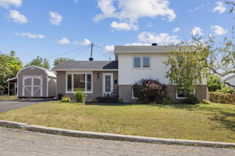 540 Rue Burns 