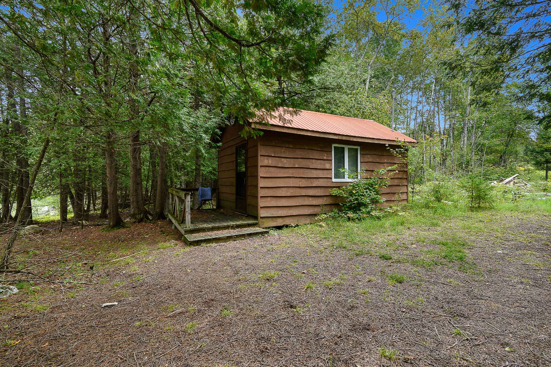 3 season cabin with water and electicity