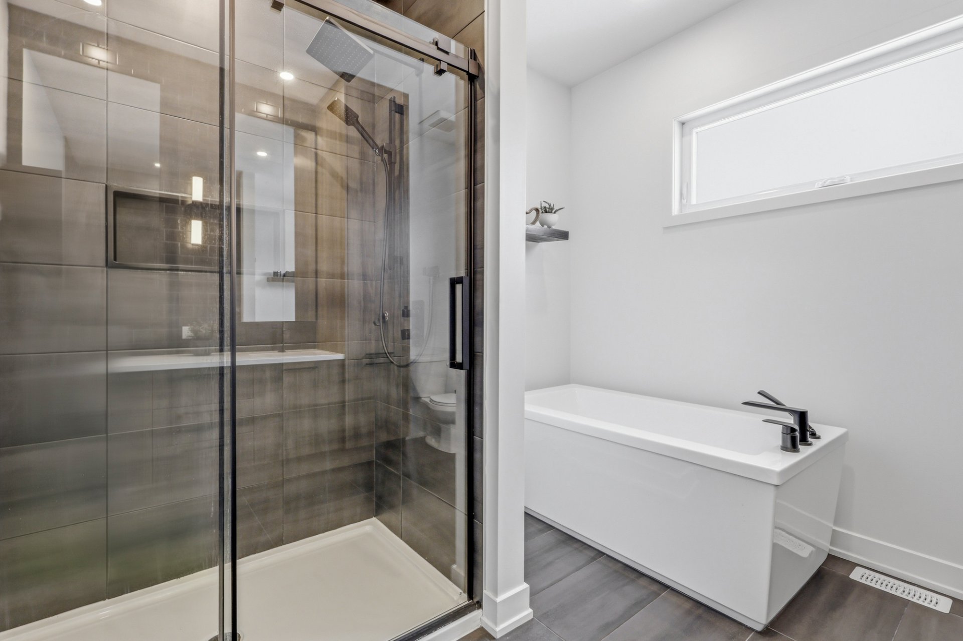 Salle de bains attenante à la CCP