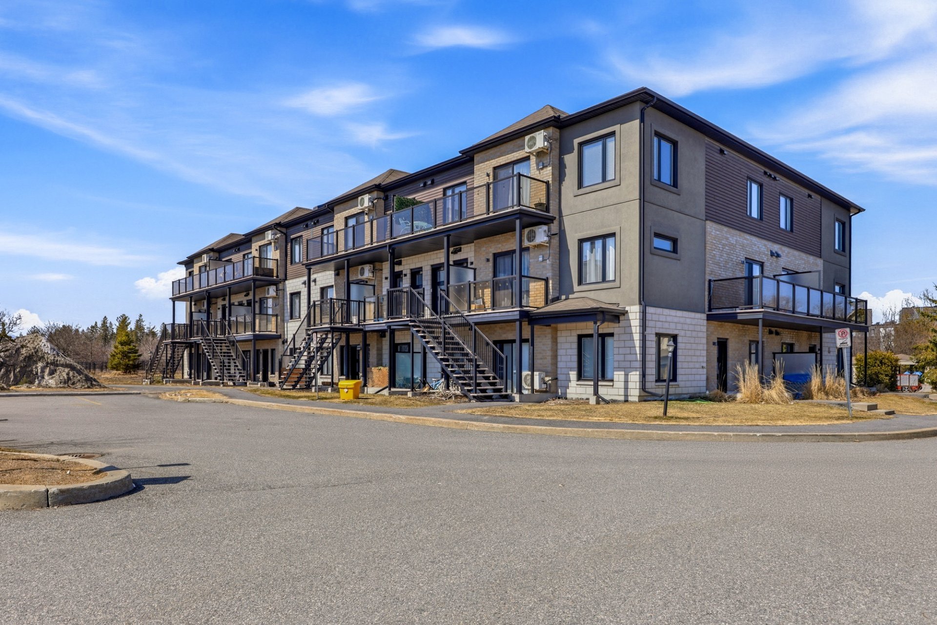 819 Boul. du Plateau 10