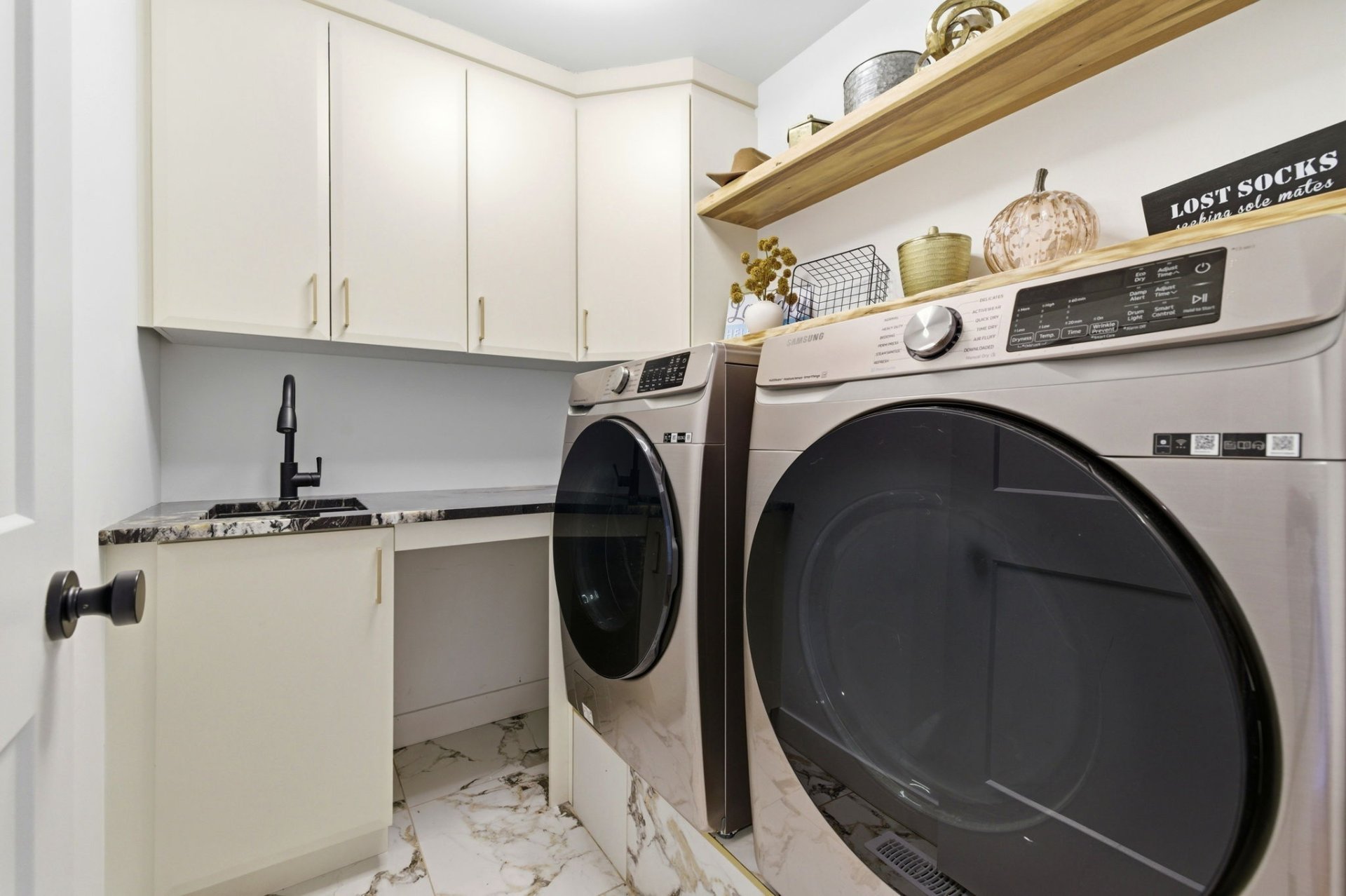 Laundry room - Top floor