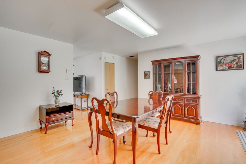 802 Boul. St-René E. — photo 3