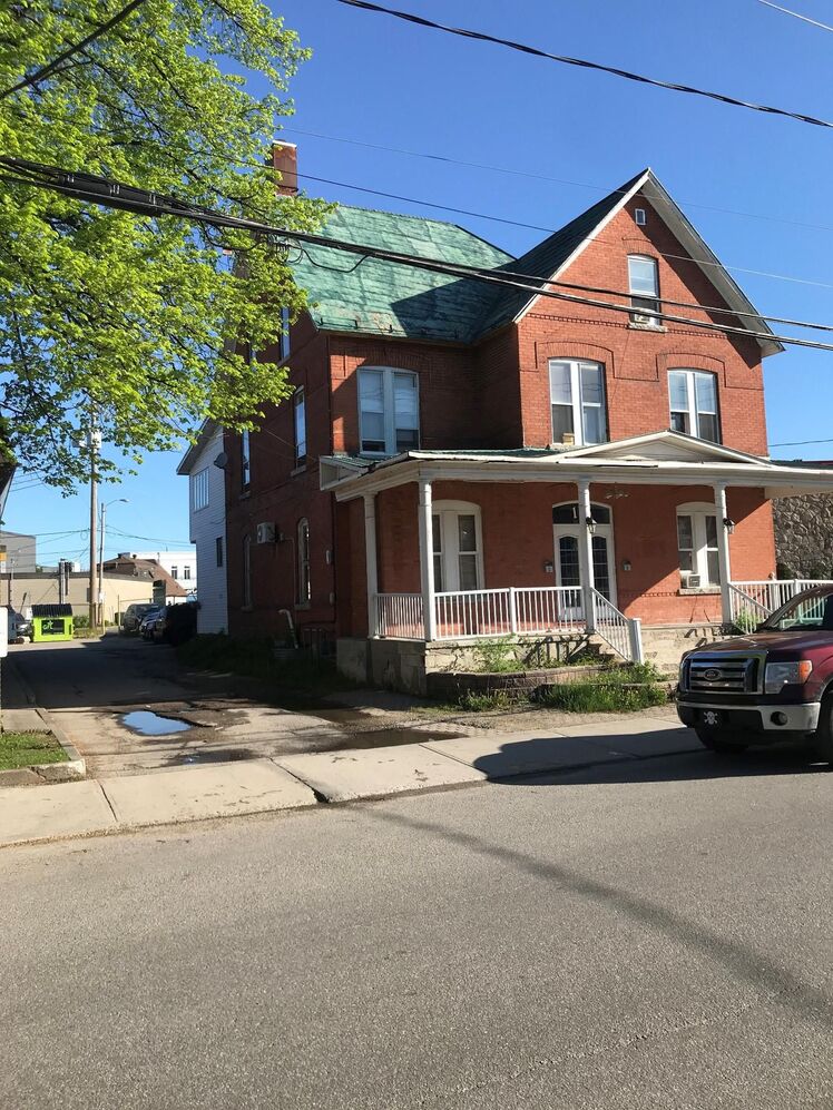 115 Rue Maclaren E. 