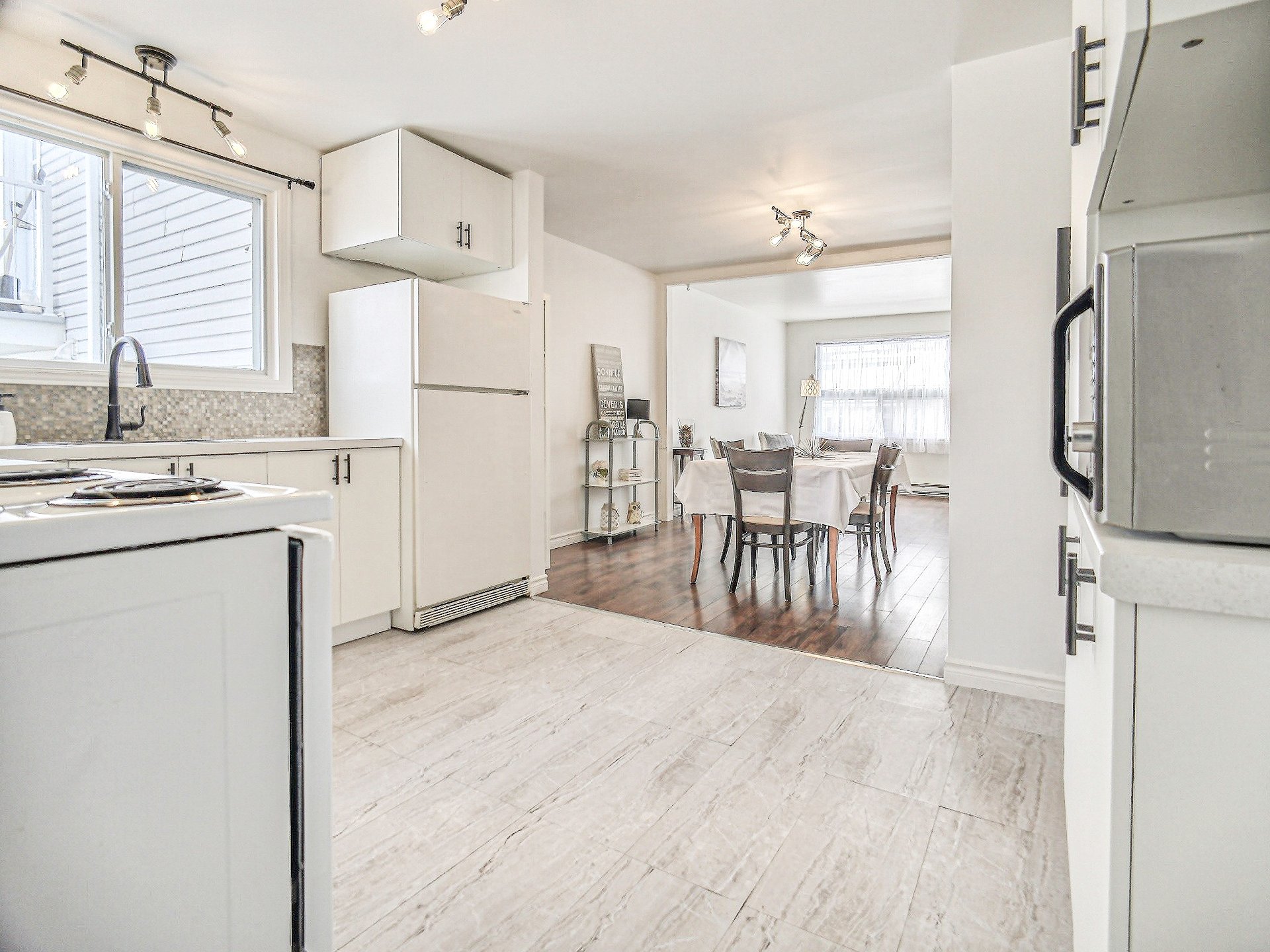 Overall View - apt A