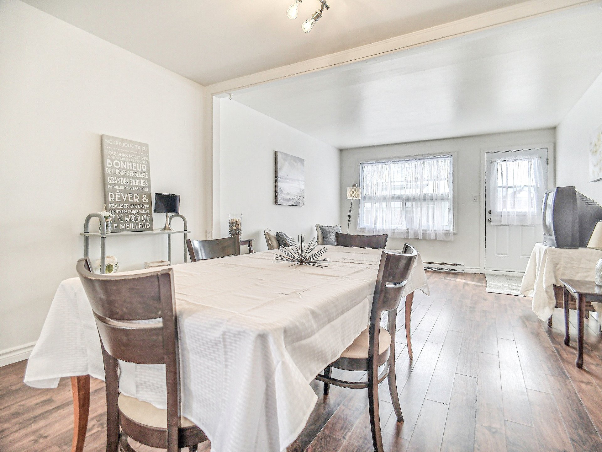 Overall View - apt A