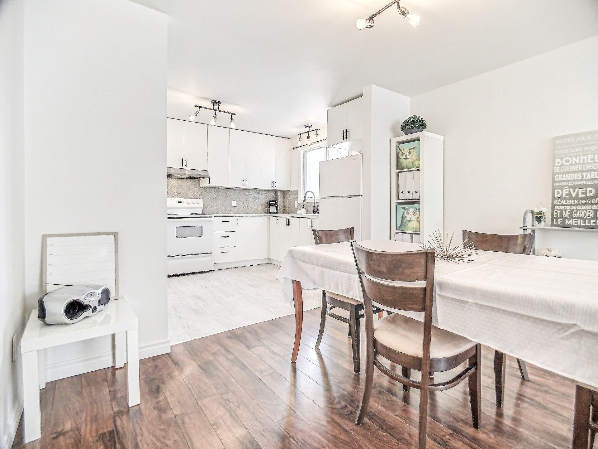 Overall View - apt A