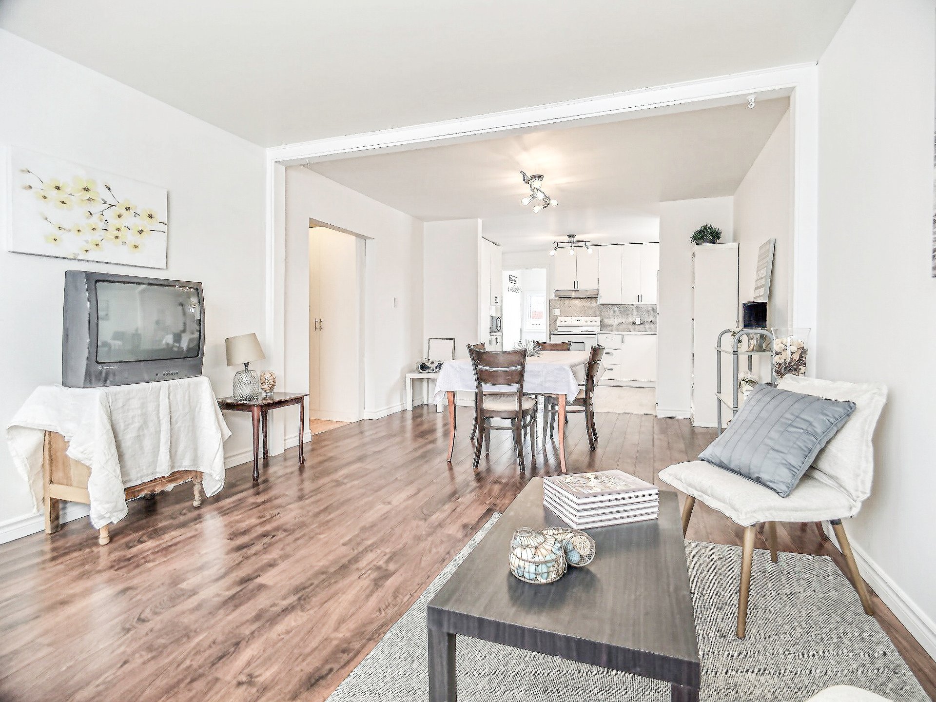 Overall View - apt A