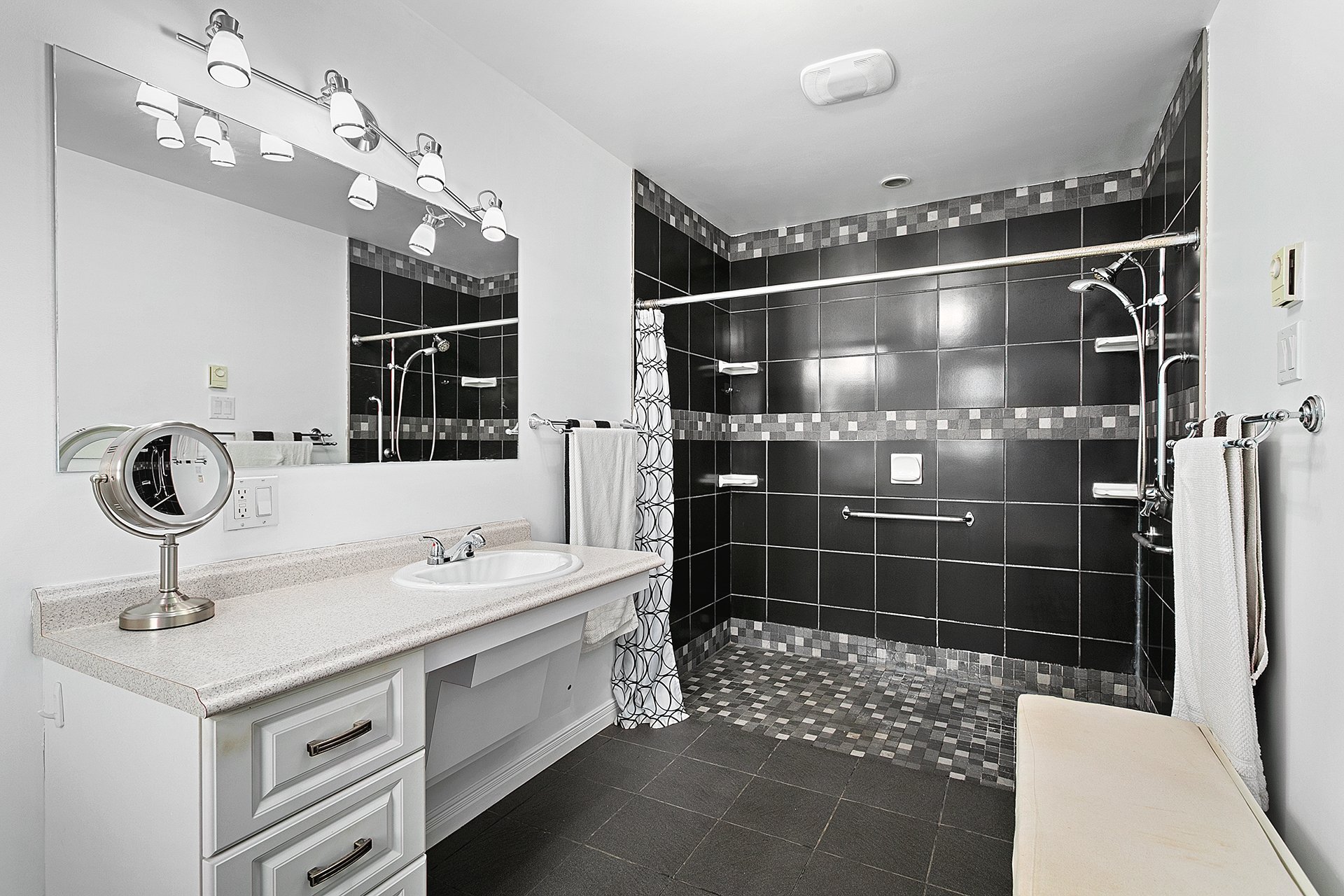 Salle de bains attenante à la CCP