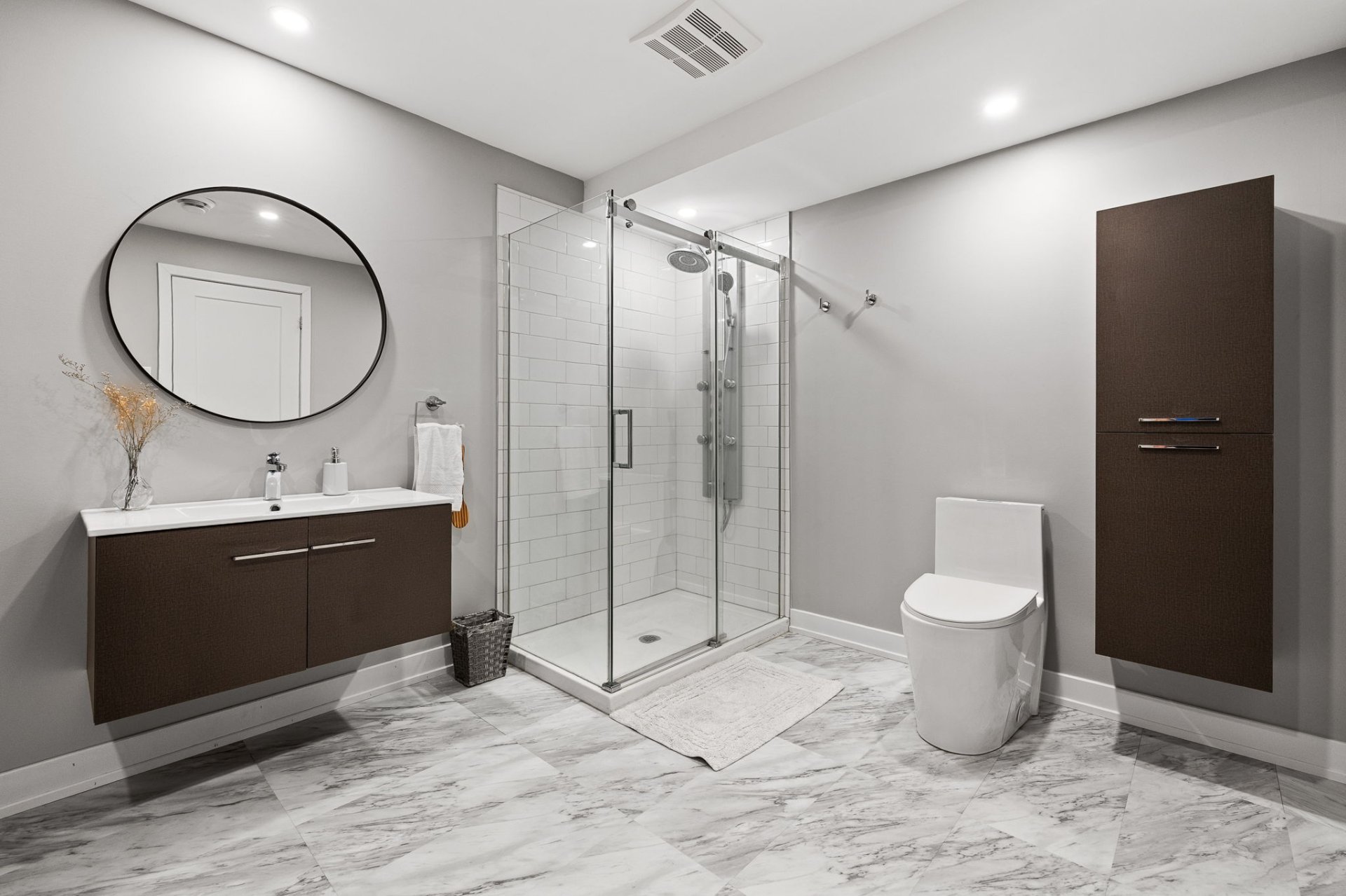 Salle de bains - au sous-sol avec grande douche