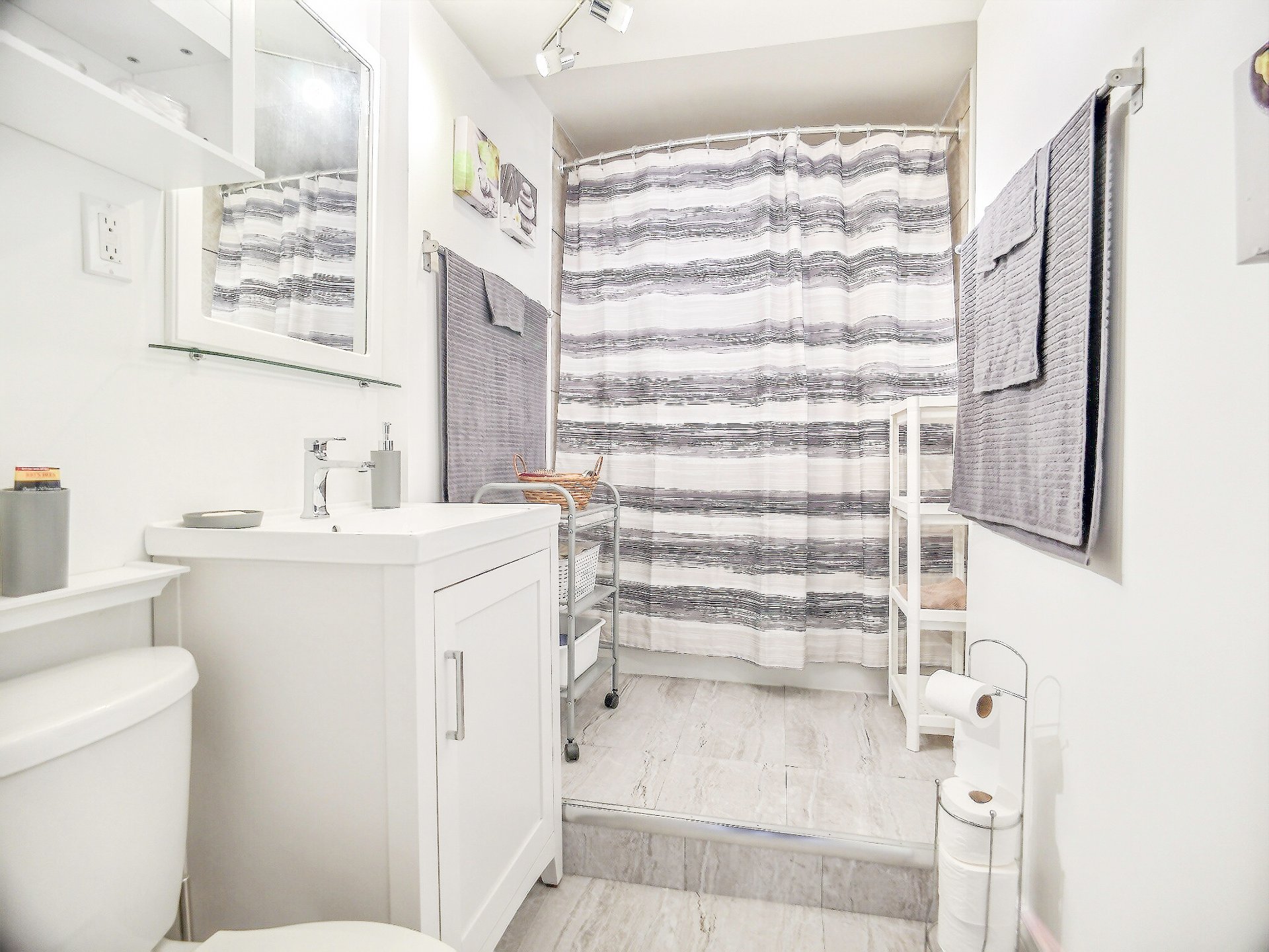 Salle de bains - apt C à titre d'exemple seulement