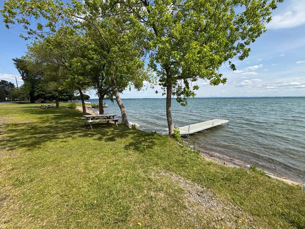 - Relax on the shores of Lac Saint-François.