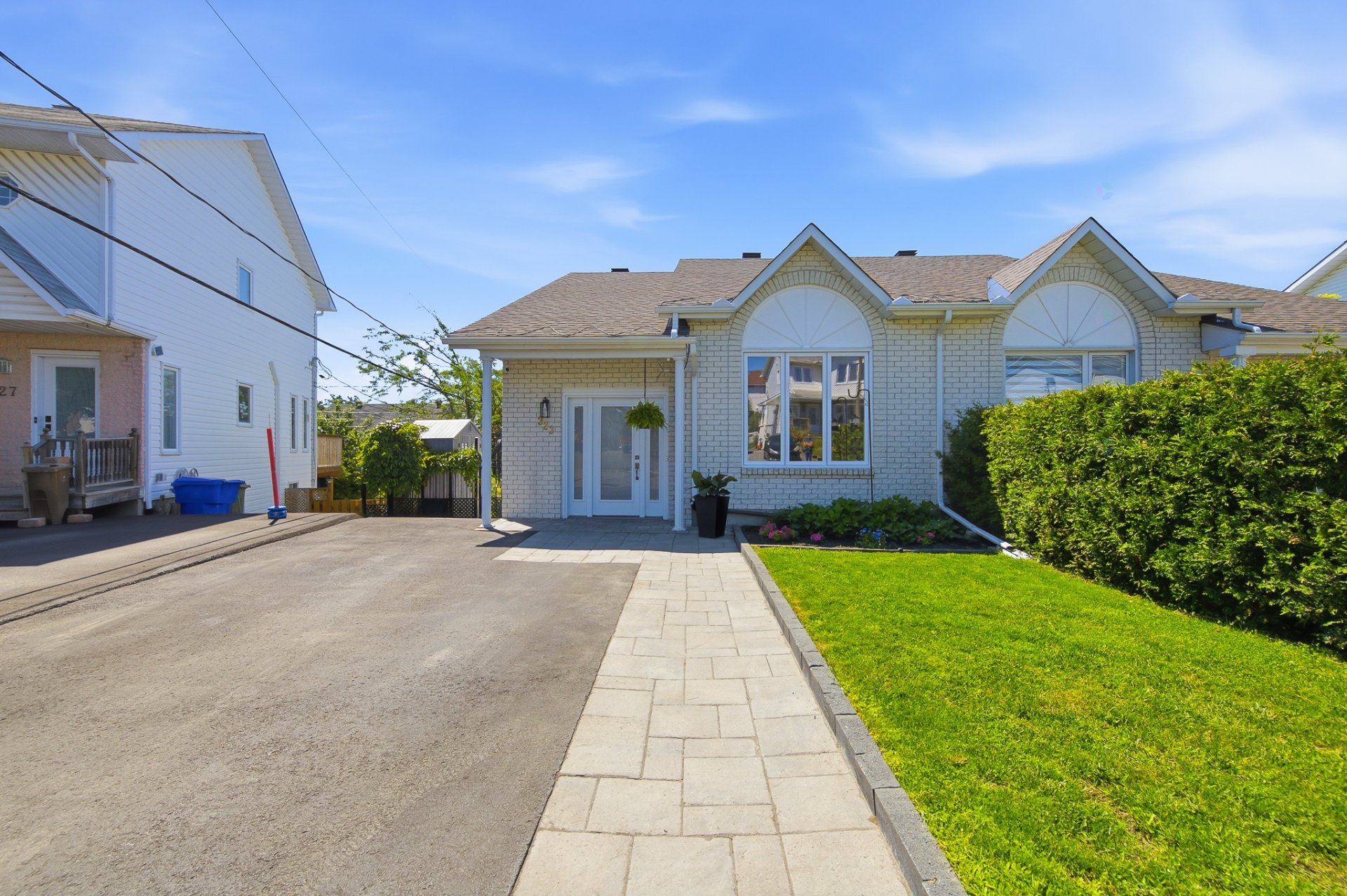 323 Rue de St-Émilion 